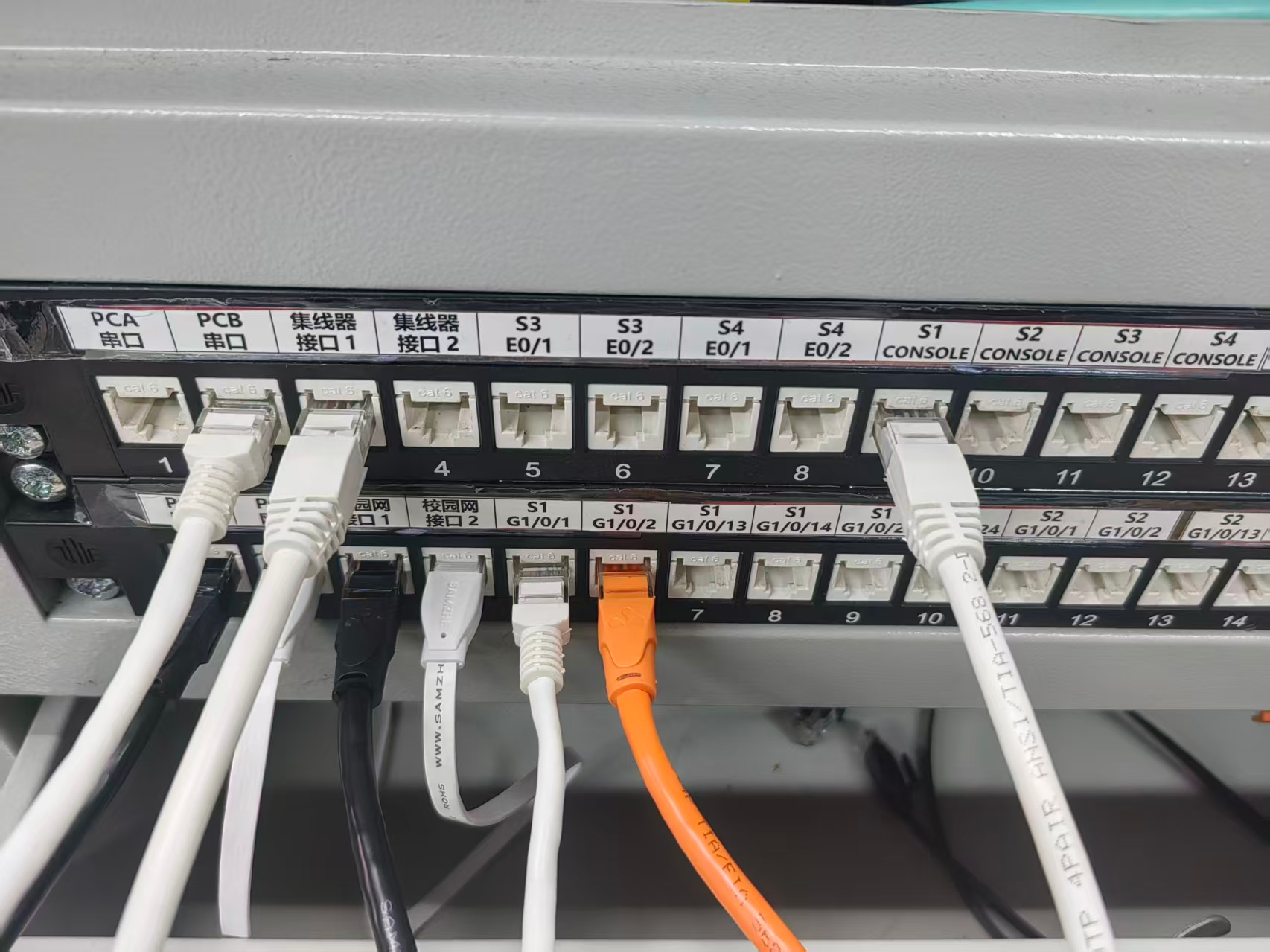 所谓的桌子间的中间设备的部分预览图